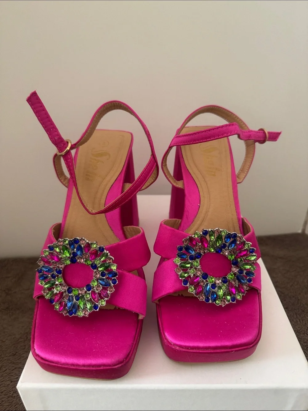 Women’s Hot Pink Jeweled Platform Sandals. Size 8.